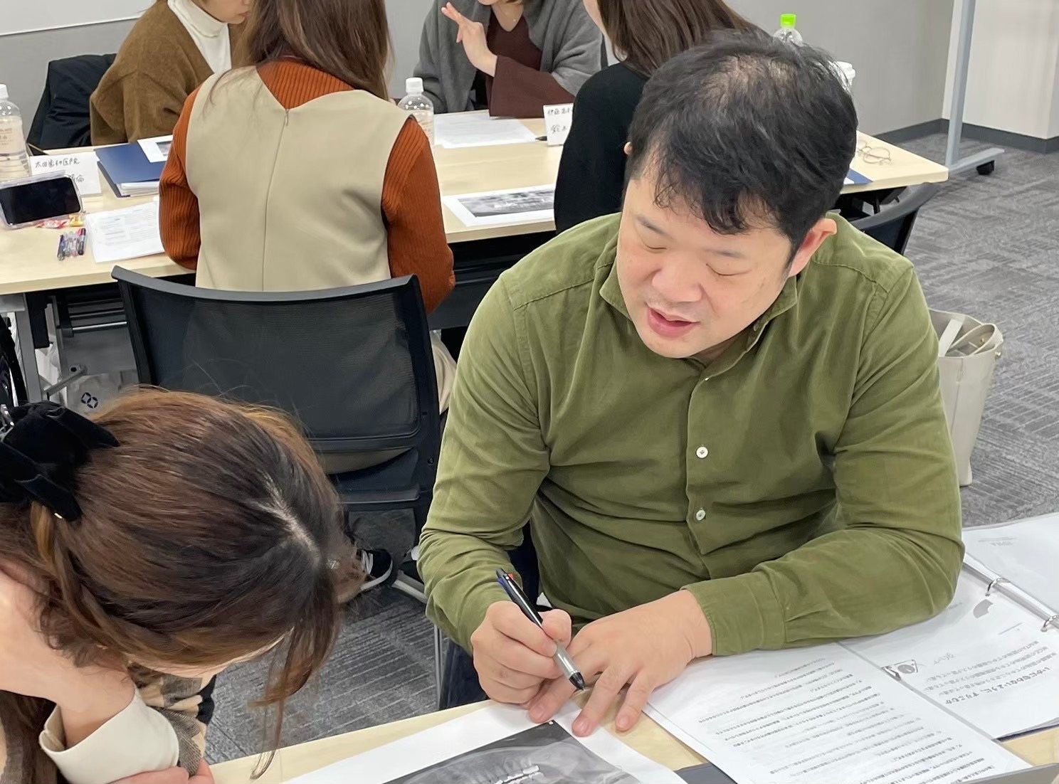 演習に取り組むドクター